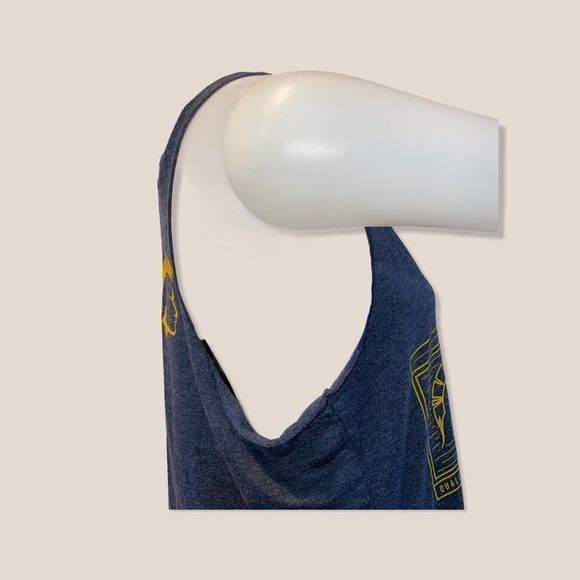 Activewear tank by Box tribe - Picture 3 of 10